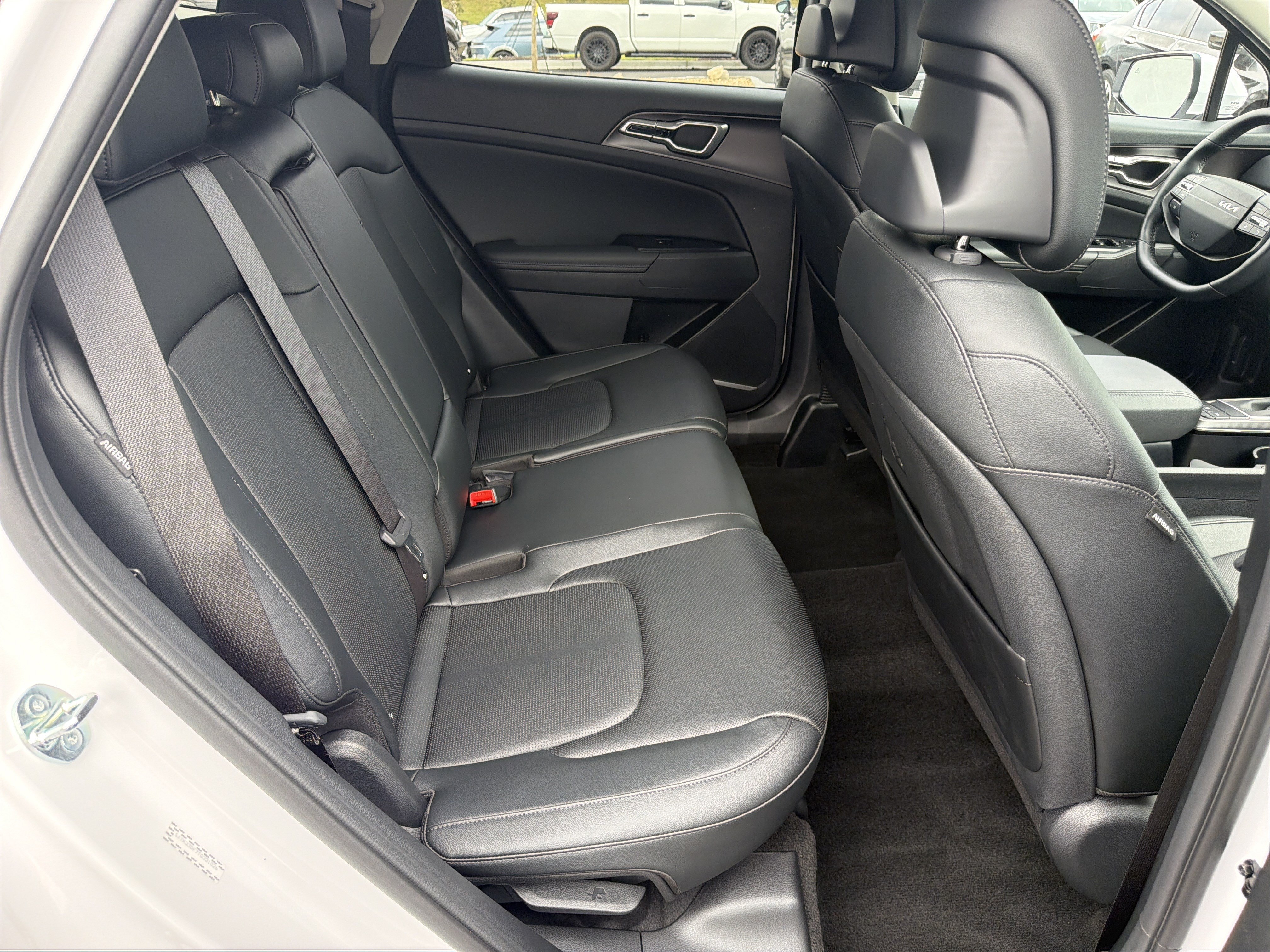 Certified 2026 Kia Sportage EX w/ EX Panorama Roof Package FWD image 15