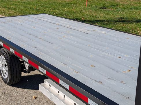 Used 2023 Ford E-Transit image 24