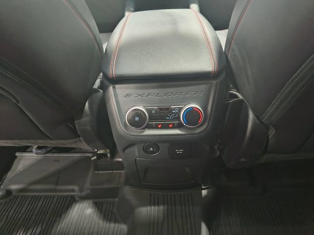 Certified 2025 Ford Explorer ST-Line w/ Premium Package AWD/4WD image 17