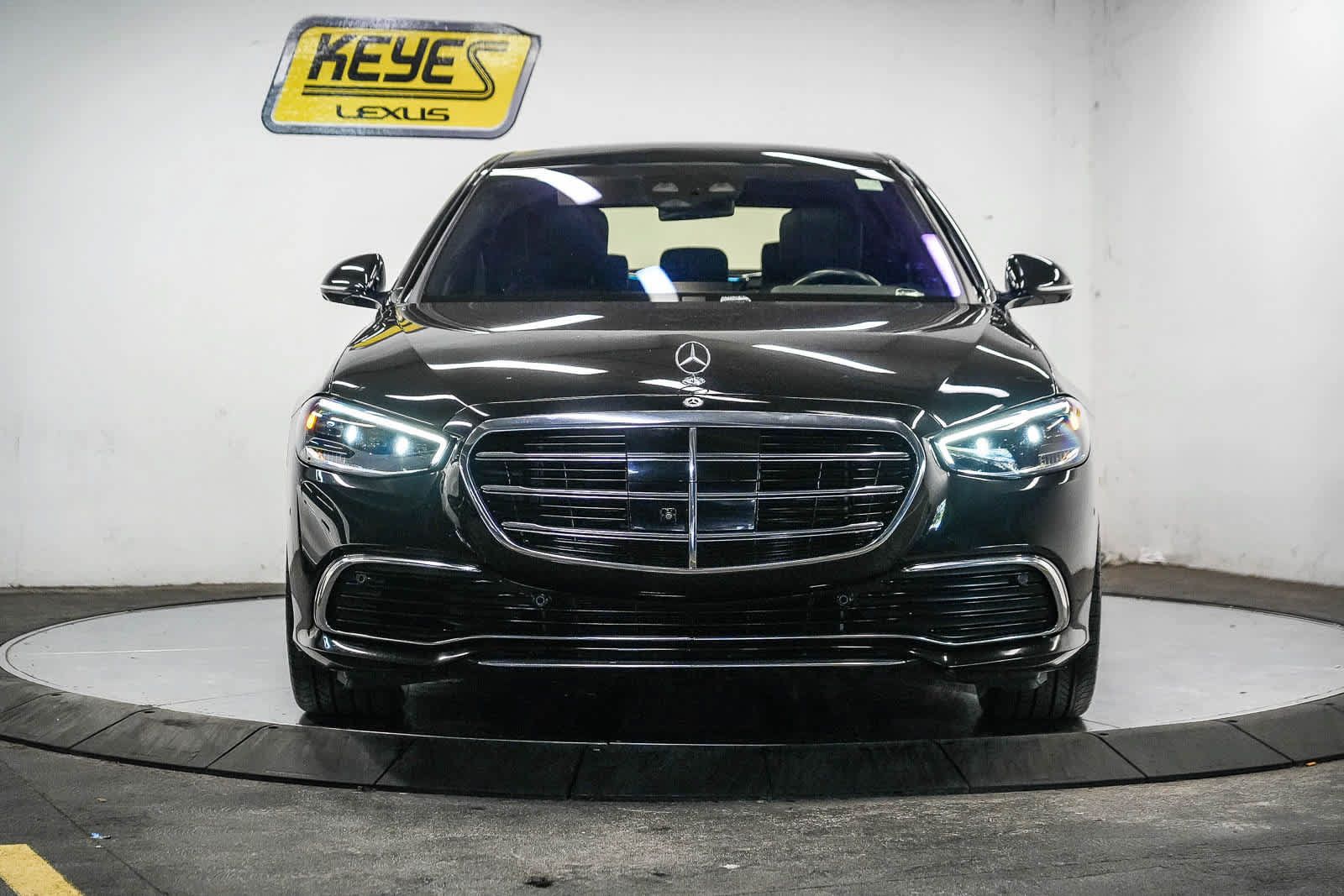 Used 2022 Mercedes-Benz S 580 4MATIC Sedan w/ Rear Seat Package image 8