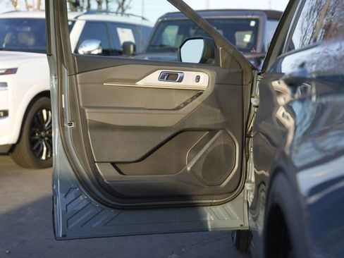 Used 2025 Ford Explorer Active w/ Active Comfort Package image 32
