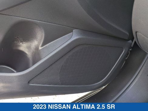 Used 2023 Nissan Altima 2.5 SR FWD image 14