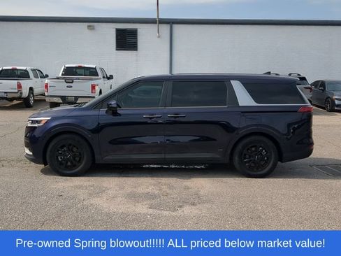 Used 2022 Kia Carnival LX FWD image 10