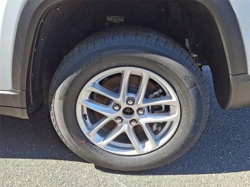 New 2025 Jeep Grand Cherokee L Laredo w/ Luxury Tech Group I image 7