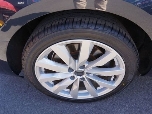 Used 2017 Audi A4 2.0T Premium w/ Convenience Package image 13