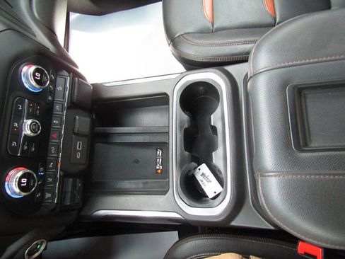 Used 2022 GMC Sierra 2500 AT4 w/ AT4 Premium Plus Package AWD/4WD image 17