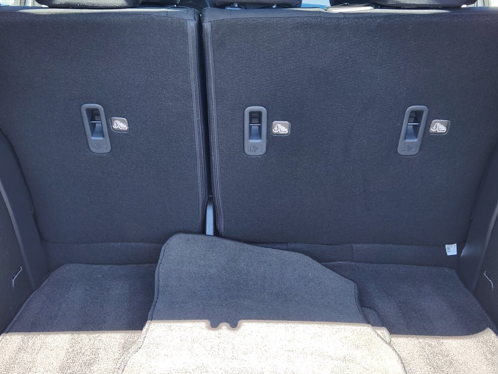 Certified 2025 Nissan Kicks Play S FWD image 25