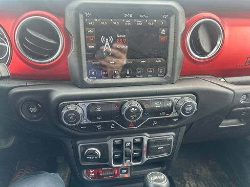 Used 2018 Jeep Wrangler Unlimited Rubicon AWD/4WD image 7