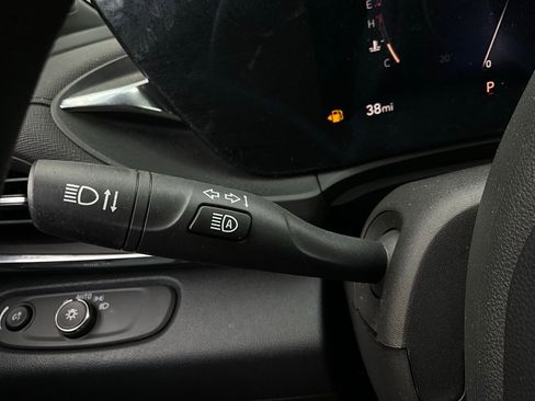 Used 2025 Buick Envista Preferred image 33