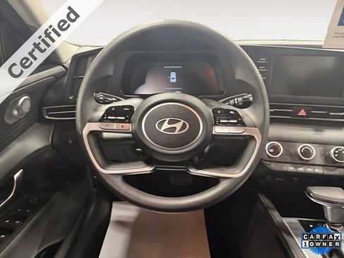 Certified 2025 Hyundai Elantra SE image 12