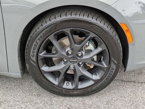 Used 2021 Chrysler Pacifica Touring-L w/ Premium & Safety Sphere Group image 12