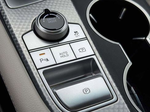 Used 2023 Genesis G70 2.0T w/ Sport Prestige Package image 28