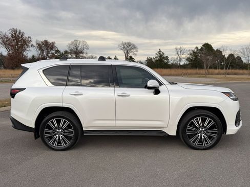 Used 2025 Lexus LX 600 4WD w/ Luxury Package image 7