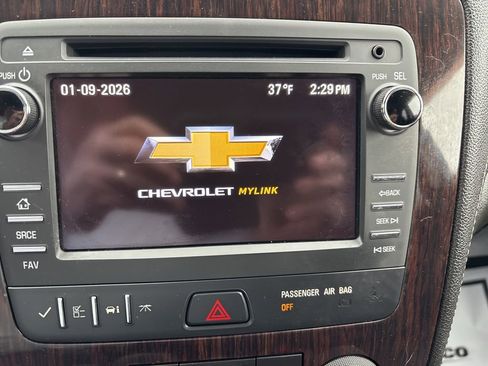 Used 2017 Chevrolet Traverse LT w/ Style and Technology Package image 28