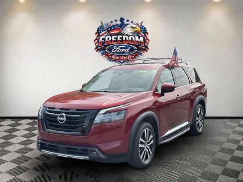 Used 2023 Nissan Pathfinder Platinum w/ Lighting Package (N93) AWD/4WD image 2