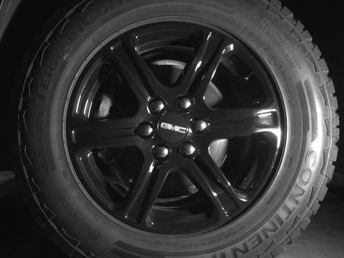 Used 2023 GMC Acadia AT4 w/ GMC Pro Grade Package AWD/4WD image 9