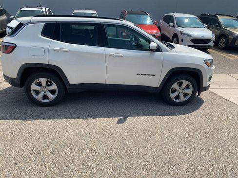 Used 2018 Jeep Compass Latitude w/ Popular Equipment Group AWD/4WD image 3