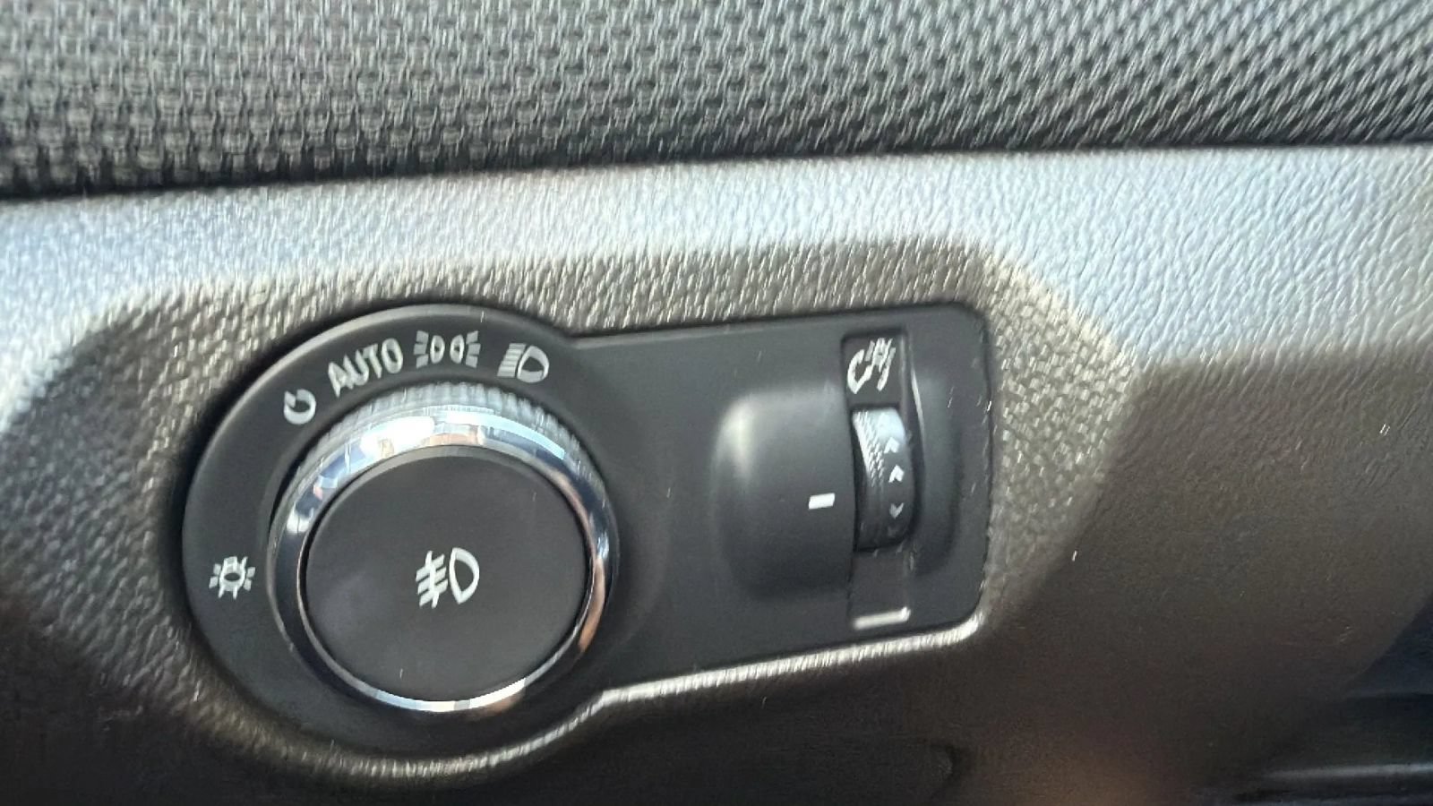 Used 2014 Chevrolet Cruze LTZ w/ RS Package FWD image 38