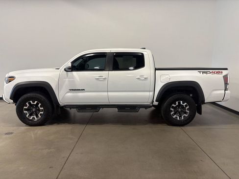Used 2023 Toyota Tacoma TRD Off-Road w/ Technology Package AWD/4WD image 9