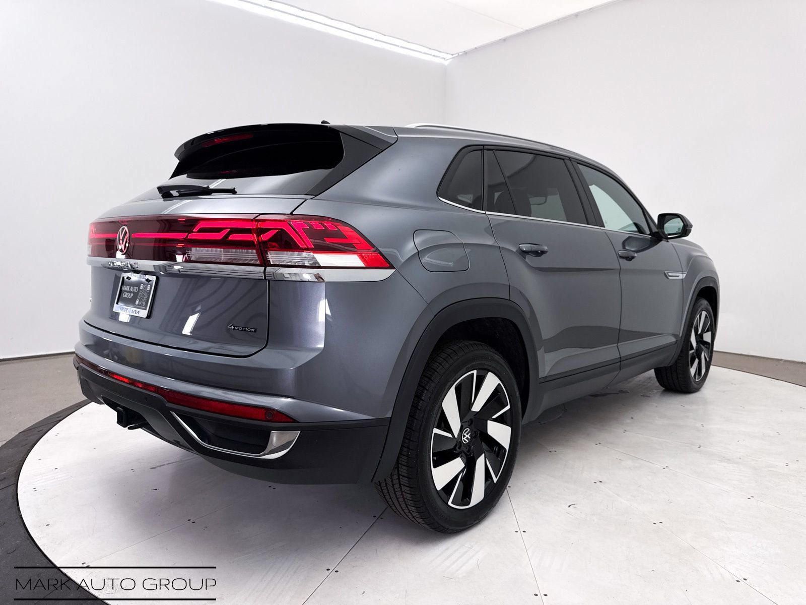 Used 2024 Volkswagen Atlas Cross Sport SE AWD/4WD image 15