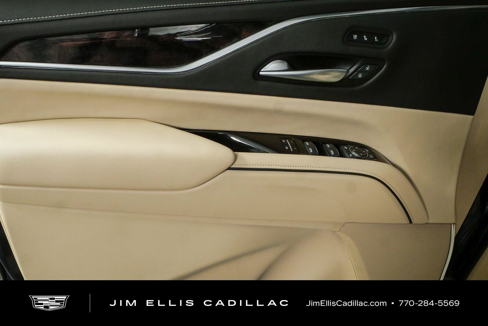 Used 2023 Cadillac Escalade Premium Luxury w/ Performance Package RWD image 6