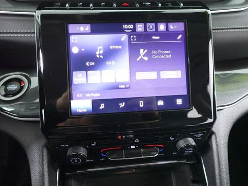 Used 2022 Jeep Grand Cherokee Laredo w/ Luxury Tech Group I image 17