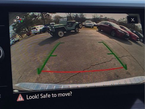 Used 2023 Volkswagen Taos SE image 13