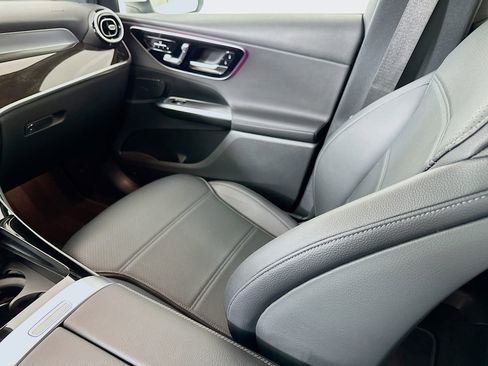 Certified 2025 Mercedes-Benz GLC 300 image 24