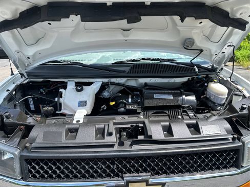 Used 2020 Chevrolet Express 3500 LT w/ LT Preferred Equipment Group RWD image 11