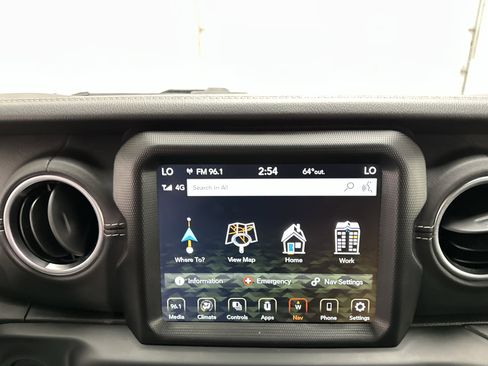 Used 2021 Jeep Gladiator Overland w/ Uconnect 4C Nav & Sound Group image 34