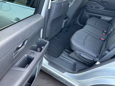 Used 2025 Nissan Pathfinder SV AWD/4WD image 24