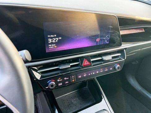 Certified 2024 Kia Niro EX image 19