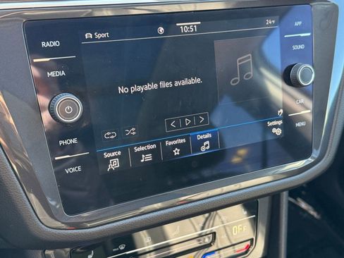 Used 2024 Volkswagen Tiguan SE w/ Panoramic Sunroof Package image 26