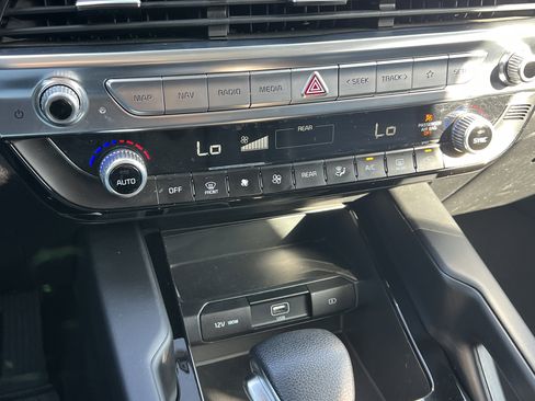 Certified 2022 Kia Telluride LX image 28