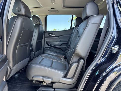 Used 2022 GMC Acadia SLT w/ Elevation Edition FWD image 31