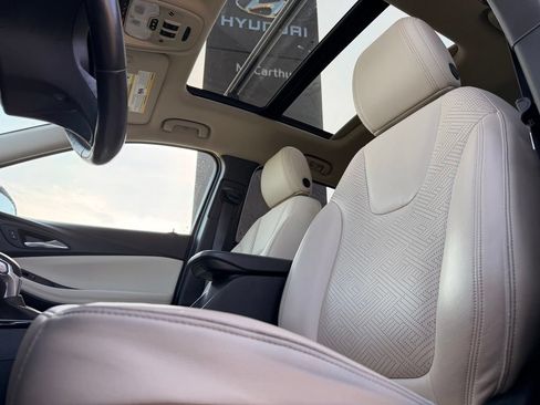 Used 2020 Buick Encore GX Essence w/ Experience Buick Package FWD image 33