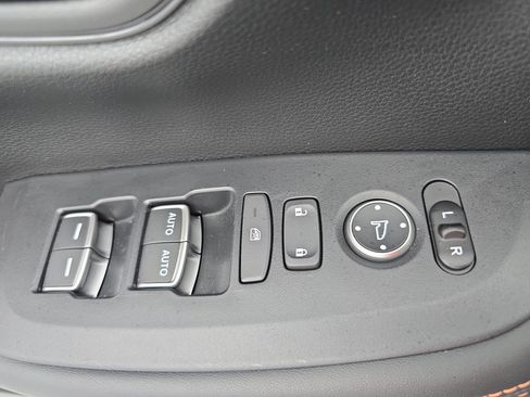 Used 2025 Honda HR-V Sport image 27