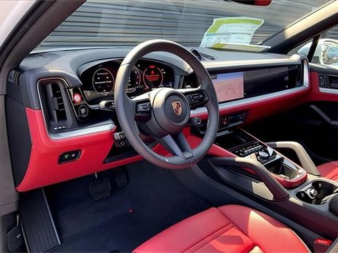 New 2025 Porsche Cayenne E-Hybrid Coupe image 4