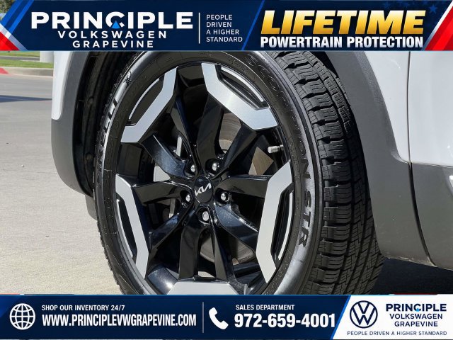 Used 2024 Kia Telluride EX w/ EX Captain's Chair Package FWD image 6
