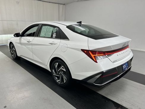 Used 2025 Hyundai Elantra Limited FWD image 7