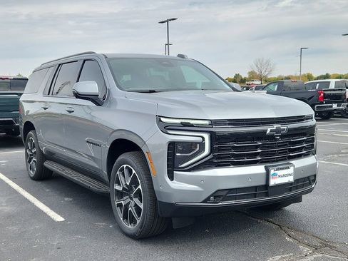 New 2026 Chevrolet Suburban RST w/ Comfort Package AWD/4WD image 7