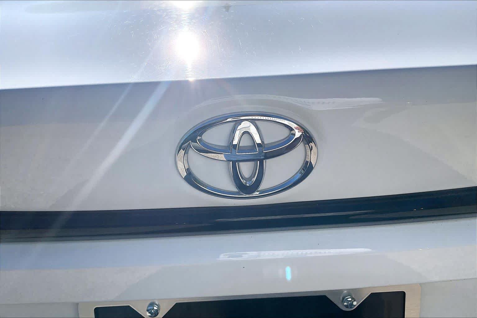 Used 2025 Toyota Corolla LE FWD image 30