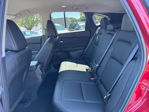 Certified 2025 Nissan Murano SV image 12