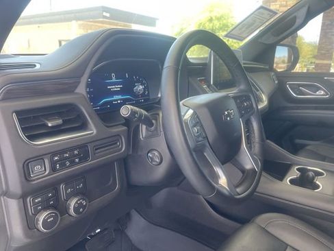 Used 2023 Chevrolet Suburban Z71 w/ Luxury Package AWD/4WD image 10