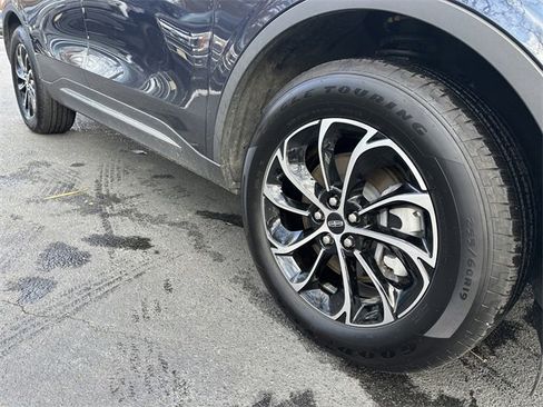 Certified 2024 Lincoln Nautilus Premier image 11