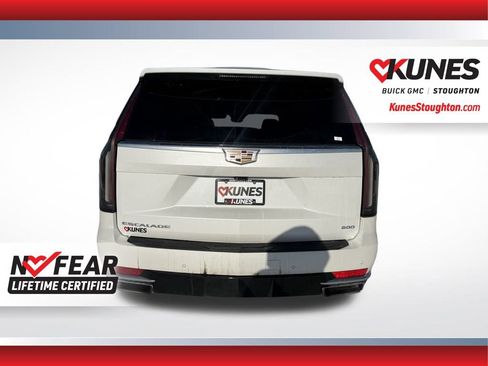 Used 2024 Cadillac Escalade ESV Premium Luxury image 9