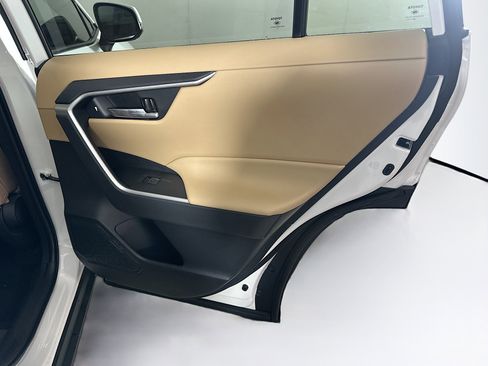 Used 2025 Toyota RAV4 XLE w/ Convenience Package image 32