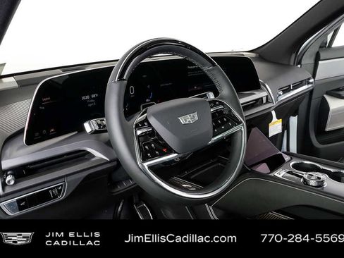 New 2026 Cadillac Vistiq Luxury AWD/4WD image 4