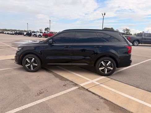 Used 2022 Kia Sorento S w/ Panoramic Sunroof Package FWD image 2