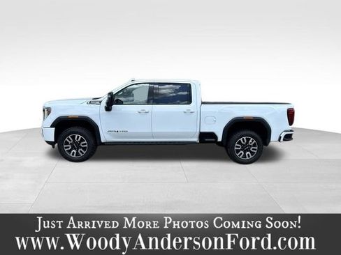 Used 2021 GMC Sierra 2500 AT4 w/ AT4 Premium Plus Package AWD/4WD image 3